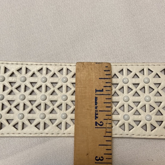 White Laser Cut Bead Embellished Wide Womens Stretch Fashion Belt size 28 EUC - Picture 7 of 7